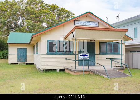Der Salamander Bay Social Club in Port Stephens, New South Wales, Australien, ist ein Gebäude aus Holz und Fibrozement aus der Nachkriegszeit. Stockfoto
