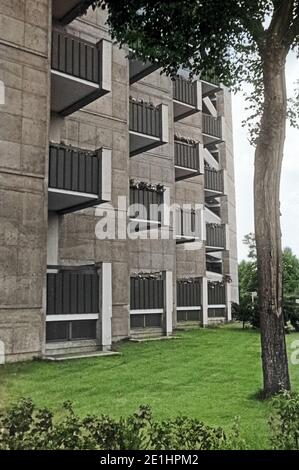 Ein Hochaus im Hansaviertel in Berlin, Deutschland 1961. Ein Hochhaus in Berlin Hansaviertel Viertel, Deutschland 1961. Stockfoto