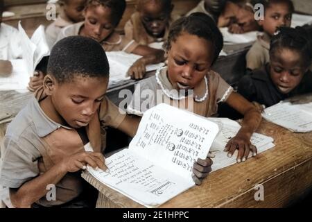 Schule aus Privatinitiative haitianischer Bürger am Rande von Port-au-Prince, 1967. Schule gegründet auf private Venture der haitianischen Bürger am Stadtrand von Port-au-Prince, 1967. Stockfoto