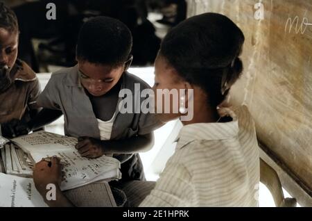 Schule aus Privatinitiative haitianischer Bürger am Rande von Port-au-Prince, 1967. Schule gegründet auf private Venture der haitianischen Bürger am Stadtrand von Port-au-Prince, 1967. Stockfoto