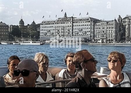 Blick aus dem Tourboot in das Grand Hotel Stockholm, 1969. Blick auf Stockholms Grand Hotel aus einem Schiff, 1969. Stockfoto