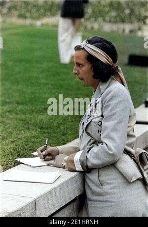 Olympischen Sommerspiele 1936 - Deutschland, Drittes Reich - Olympische Spiele, Olympische Sommerspiele 1936 in Berlin. Deutsche Regisseurin Leni Riefenstahl auf der olympischen Arena. Bild Datum August 1936. Foto Erich Andres Stockfoto