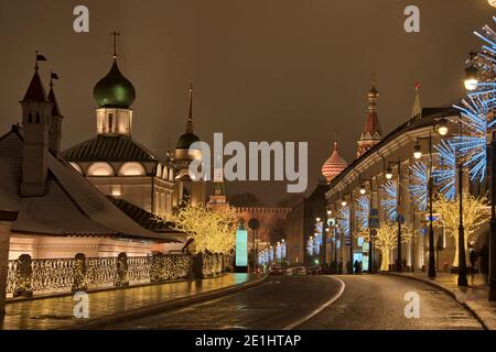 Festliche Varvarka Straße am ersten Tag des Jahres 2021 Stockfoto