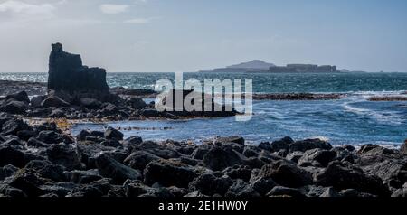 Treshnish Isles von der Treshnish Peninsula, Küstenlinie auf der Isle of Mull Stockfoto