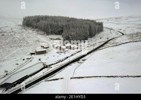 Schwerer Schnee bedeckt Killhope Lead Mining Museum in den North Pennines, Northumberland. Stockfoto