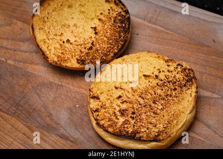 Brioche Brötchen frisch geröstet auf einer Pfanne Stockfoto