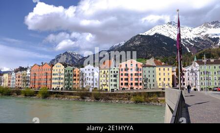 Innsbruck - April:Blick von der Innbrücke Stockfoto