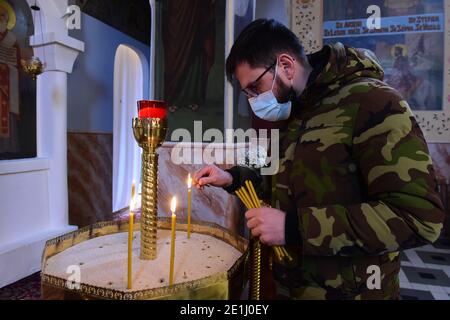 Olomouc, Tschechische Republik. Januar 2021. Orthodoxe Weihnachtsliturgie in der orthodoxen Kirche St. Gorazd in Olomouc, Tschechische Republik in der Nacht vom 6. Auf den 7. Januar 2021. Die orthodoxe Weihnachtsliturgie ist eine Analogie zur katholischen Mitternachtsmesse. Kredit: Ludek Perina/CTK Foto/Alamy Live Nachrichten Stockfoto