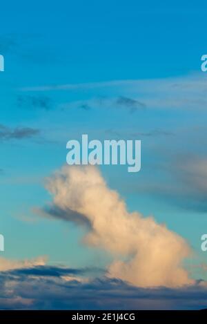 Cumulonimbuswolke in instabiler arktischer Luftmasse Stockfoto