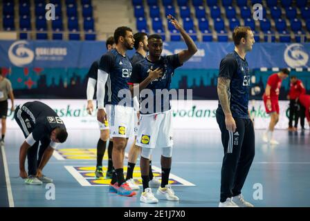 Zrenjanin, Serbien. Januar 2021. Die Spieler von Frankreich wärmen sich auf. Quelle: Nikola Krstic/Alamy Live News Stockfoto