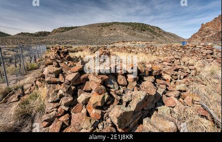 Ruins of New Pass Overland Stage Station, 1861 von Butterfield Overland Mail & Stage Company, The Loneliest Road (Hwy 50), westlich von Austin, Nevada, USA Stockfoto