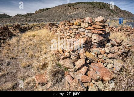 Ruins of New Pass Overland Stage Station, 1861 von Butterfield Overland Mail & Stage Company, The Loneliest Road (Hwy 50), westlich von Austin, Nevada, USA Stockfoto