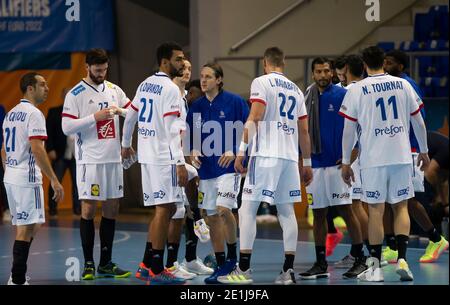 Zrenjanin, Serbien. Januar 2021. Michael Guigou, Ludovic Fabregas, Adrien Dipanda, Luka Karabatic, Nicolas Tournat, Kentin Mahe, Melvyn Richardson aus Frankreich sieht nach der Niederlage niedergeschlagen aus. Quelle: Nikola Krstic/Alamy Live News Stockfoto