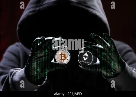 Internationaler Hacker versucht, Ihre Krypto-Currencys zu stählen. Blockchain-Sicherheit. Dieb mit Laptop hackt Regierungscomputer. Phishing-Attac Stockfoto