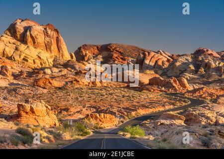 Sandsteinfelsen an der White Domes Road, im Valley of Fire State Park, Mojave Desert, Nevada, USA Stockfoto