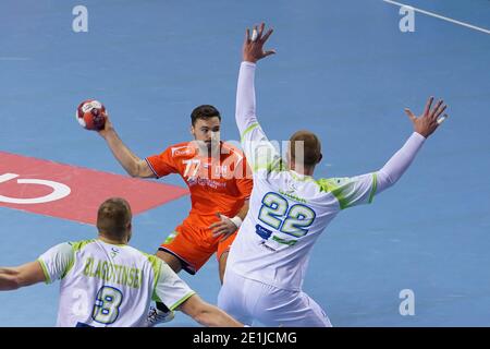 ALMERE, NIEDERLANDE - 6. JANUAR: Dani Baijens #77 of Netherlands en Blaz Blagotinsek #3 of Slovenia en Matej Gaber #22 of Slovenia during the European Stockfoto