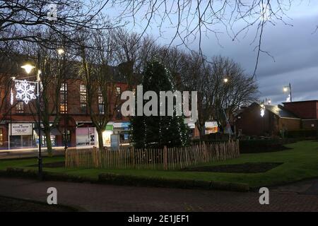 Prestwick, Ayrshire, Schottland, Großbritannien. Weihnachtslichter rund um Prestwick Cross Stockfoto