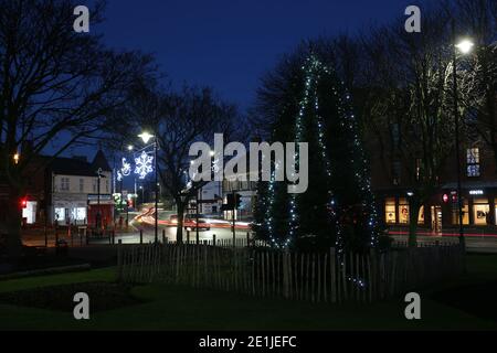 Prestwick, Ayrshire, Schottland, Großbritannien. Weihnachtslichter rund um Prestwick Cross Stockfoto