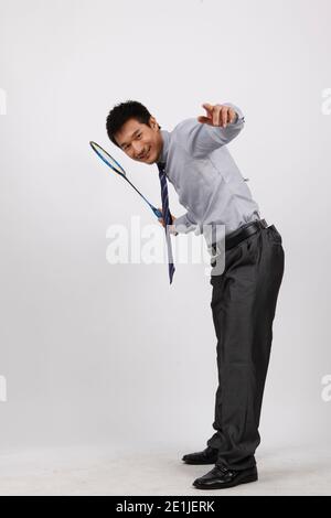 Ein Geschäft Training mit Mann spielen Badminton hochwertige Foto Stockfoto