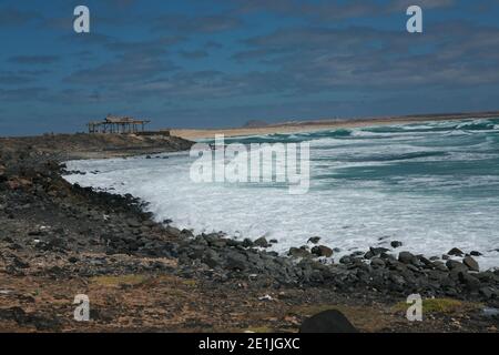 Einige der Strände und das Landesinnere der Insel Sal sind verlassen, öde und fast bewusstlos. Stockfoto