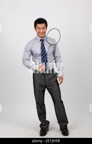 Ein Geschäft Training mit Mann spielen Badminton hochwertige Foto Stockfoto