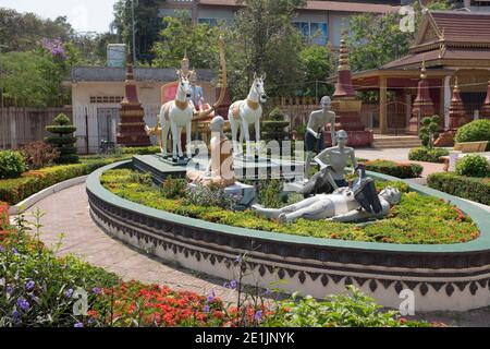 Skulptur des toten Mannes, dessen Überreste von essen werden Vögel im Wat Preah Prom Rath Tempel in Siem Reap Kambodscha Stockfoto