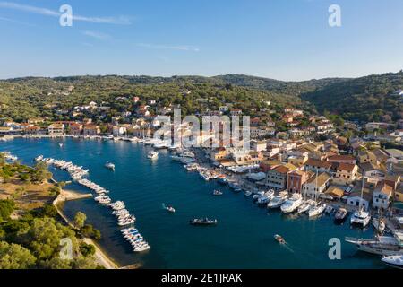 Luftaufnahme von Gaios - der Hauptstadt auf der Insel Paxos, Ionische Inseln, Griechenland Stockfoto