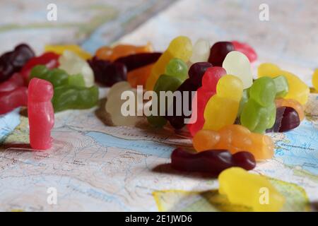 Jelly Babies auf Ordnance Survey Map Stockfoto