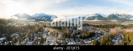 Luftpanoramic Ansicht von Wohnhäusern in einer touristischen Stadt. Stockfoto