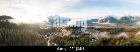 Luftpanoramic Ansicht von Wohnhäusern in einer touristischen Stadt. Stockfoto