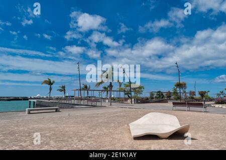 Lanzarote, Spanien-Januar 22,2020: Park auf der Promenade der Stadt Arrecife auf der Insel Lanzarote, Kanarische Inseln, Spanien Stockfoto