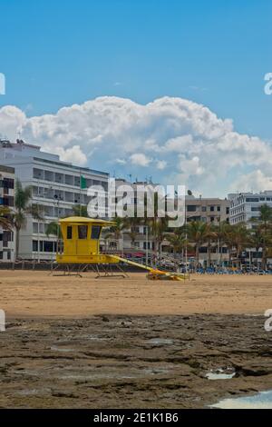 Lanzarote, Spanien-15. Januar 2020: Playa del Reducto in der Stadt Arrecife auf der Insel Lanzarote, Kanarische Inseln, Spanien Stockfoto