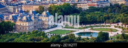 Die luxemburgische Palace im Jardin du Luxembourg und dem Jardin du Luxembourg in Paris, Frankreich. Luxemburg wurde ursprünglich gebaut (1615-1645). Stockfoto