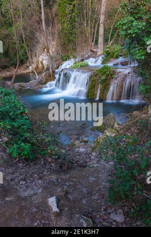 Cascada de Aragosa en el parque natural del rio dulce Stockfoto