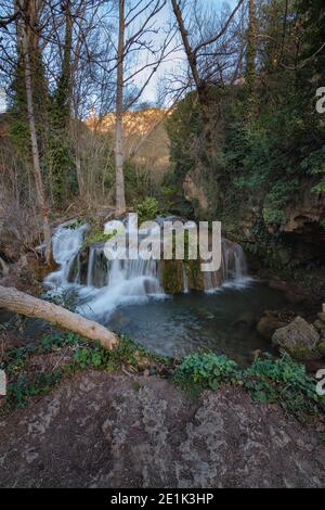 Cascada de Aragosa en el parque natural del rio dulce Stockfoto