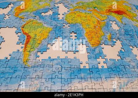 Puzzle der Karte der Welt. Touristischer Hintergrund Stockfoto