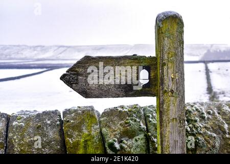 Pennine Way Wegweiser in der Nähe von Stoodley Pike, Hebden Bridge, Pennines, West Yorkshire Stockfoto