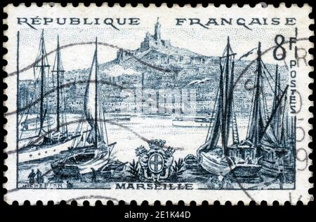 Sankt Petersburg, Russland - 27. September 2020: Briefmarke gedruckt in Frankreich mit dem Bild des Marseille, um 1955 Stockfoto