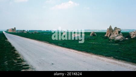 Das Zaghouan Aquädukt oder Aquädukt von Karthago mit einer Gesamtlänge von 132 km von den Quellen in Zaghouan bis Karthago (heute Tunis). Archivscan von einem Dia. April 1976. Stockfoto