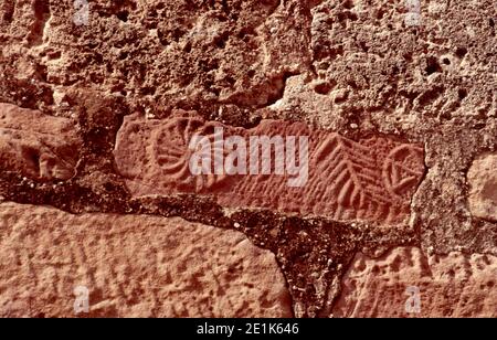Das Zaghouan Aquädukt oder Aquädukt von Karthago mit einer Gesamtlänge von 132 km von den Quellen in Zaghouan bis Karthago (heute Tunis). Dekorative Ziegel-Details. Archivscan von einem Dia. April 1976. Stockfoto