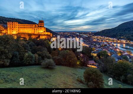 Heidelberger Skyline Luftaufnahme von oben. Heidelberger Skyline Luftaufnahme der Altstadt Fluss und Brücke, Deutschland. Luftaufnahme von Heidelberg, Deutschland Ol Stockfoto