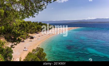 Zlatni Rat (Goldenes Kap oder das Goldene Horn) berühmte türkis Strand in Bol auf der Insel Brac, Dalmatien, Kroatien. Sandstrand Zlatni Rat in Bol auf Brac ist Stockfoto