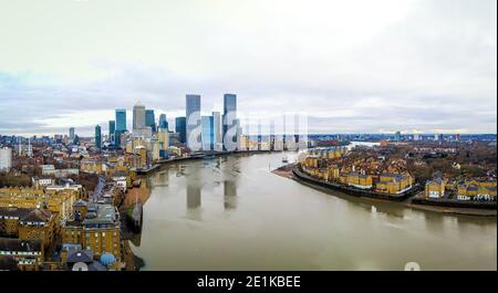 Luftaufnahme der Canary Wharf, dem sekundären zentralen Geschäftsviertel von London auf der Isle of Dogs, Großbritannien Stockfoto