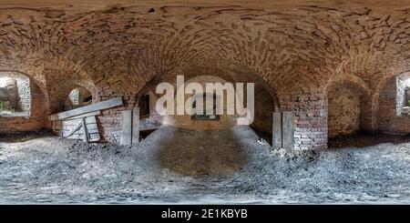 360 Grad Panorama Ansicht von Full Seamless spherical hdri Panorama 360 Grad Winkelansicht in der Nähe Im Keller der alten Katakomben der Burg in equirechteckige Projektion Mit Zenit