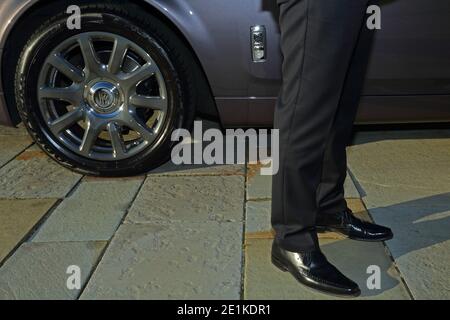 Rolls-Royce und Chauffeur-Uniform . Stockfoto