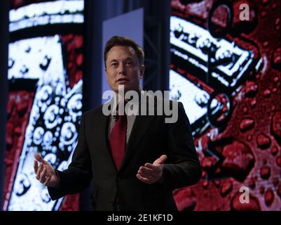 Detroit, MI, USA. 13. Jan 2015. Reeve Elon Musk spricht an der Automotive News World Congress statt auf der Detroit Marriott in Detroit, Michigan, am Dienstag, den 13. Januar 2014. Moschus ist ein Unternehmer, Erfinder, Ingenieur und Investor Credit: Jeff Kowalsky/ZUMA Draht/Alamy leben Nachrichten Stockfoto