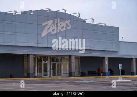 Ottawa, Ontario, Kanada - 7. Januar 2021: Ein ehemaliger Kaufhaus-Standort von Zellers in Ottawa war einer der letzten, der die Marke des Stores trägt. Stockfoto