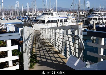 Segelboote, Yachten und Schiffe in der Ventura Hafen, Ventura County, Kalifornien, USA Stockfoto