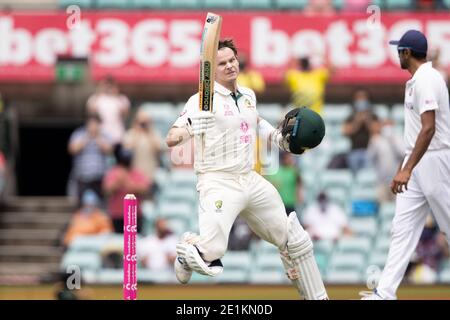 Sydney, Australien. Januar 2021. Steven Smith aus Australien erzielt beim 3. Internationalen Testspiel zwischen Australien und Indien am Sydney Cricket Ground, Sydney, Australien, am 8. Januar 2021 ein Jahrhundert. Foto von Peter Dovgan. Nur redaktionelle Verwendung, Lizenz für kommerzielle Nutzung erforderlich. Keine Verwendung bei Wetten, Spielen oder Veröffentlichungen einzelner Vereine/Vereine/Spieler. Kredit: UK Sports Pics Ltd/Alamy Live Nachrichten Stockfoto