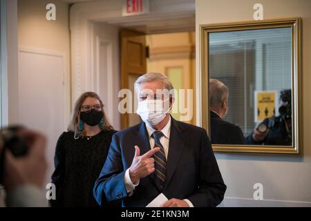 Washington, Vereinigte Staaten Von Amerika. Januar 2021. US Senator Lindsey Graham (Republikaner von South Carolina) kommt zu einer Pressekonferenz im US Capitol in Washington, DC, Donnerstag, 7. Januar 2021.Quelle: Rod Lampey/CNP weltweite Nutzung Quelle: dpa/Alamy Live News Stockfoto
